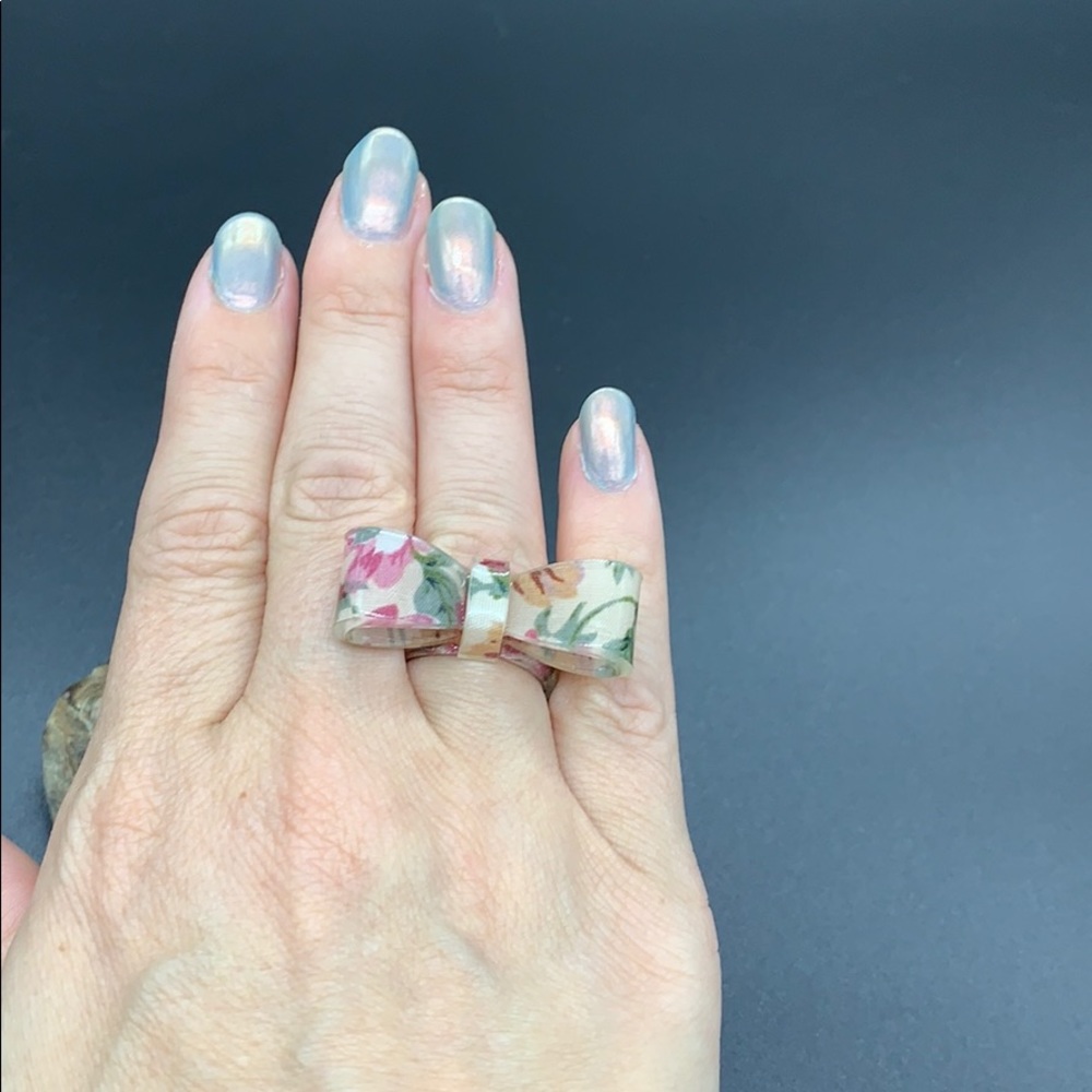 Fun resin ring with inlaid fabric, bow, size 7